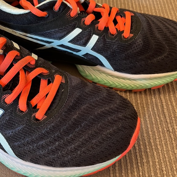 ASICS running shoes - Picture 2 of 7